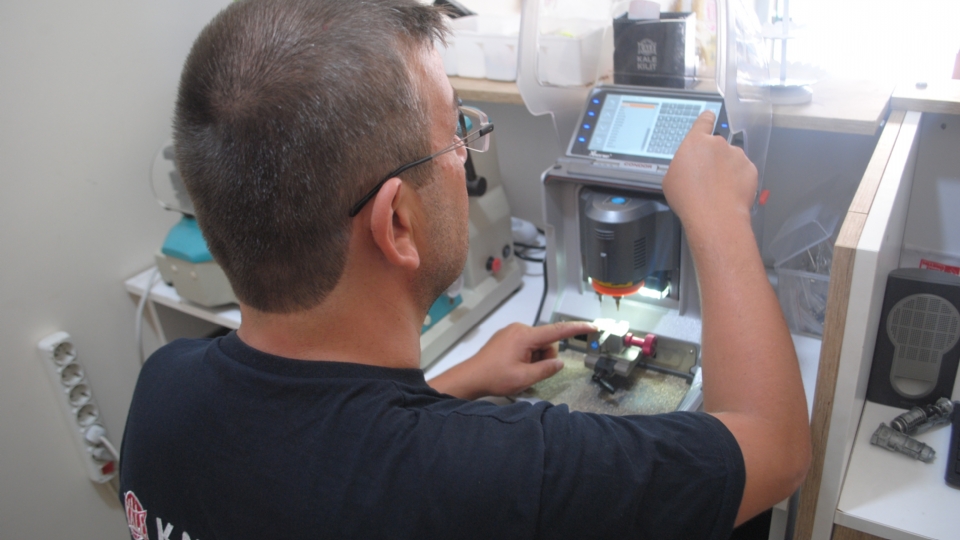 Ahmet Yesevi Oto Anahtar Kopyalama